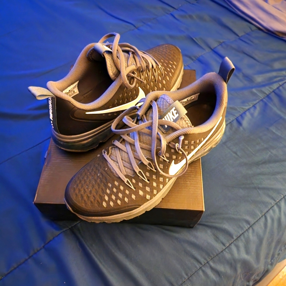 Women's  Black Nike Shoes Size 10 M